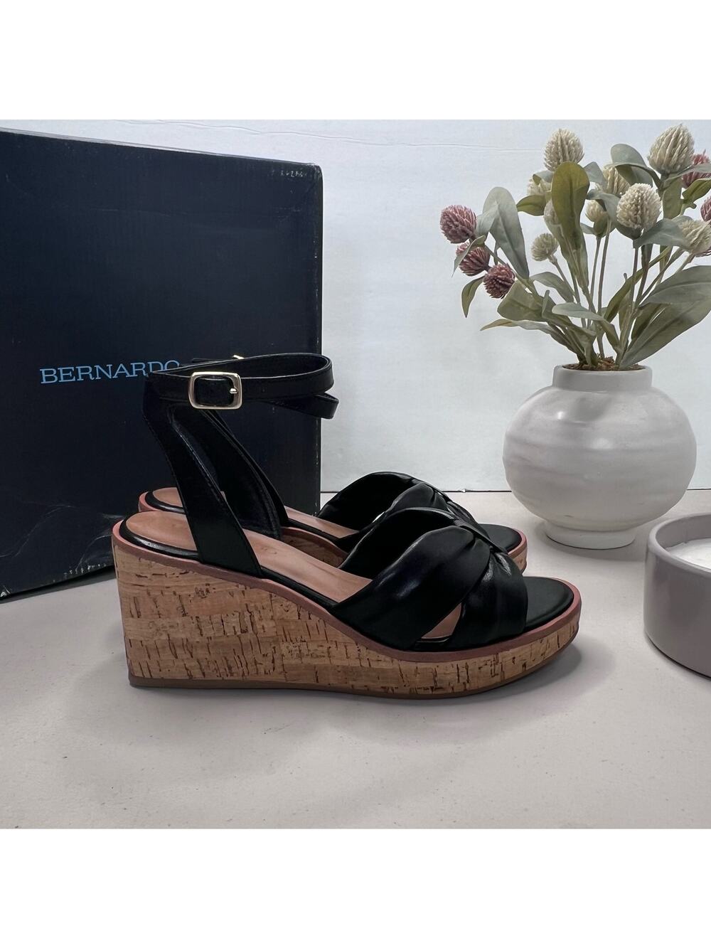 Bernardo Kearny Wedge Puffy Leather Wedge Sandal Black Women's 6M Tried On